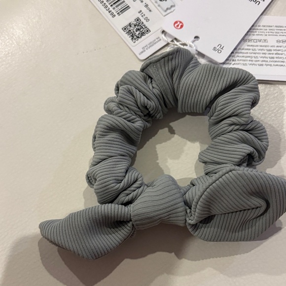 Lululemon Athletica Gray Hair Scrunchie with Bow - Picture 3 of 7